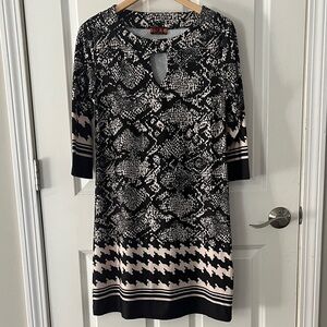 ISLE Chic Black, Cream Patterned Mini 3/4 sleeve stretch travel Dress Sz small